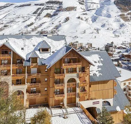 Les Pleiades Apartment